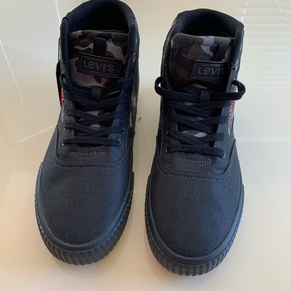 NWT- LEVI'S  MENS HIGH TOP FASHION SNEAKERS - Picture 3 of 7